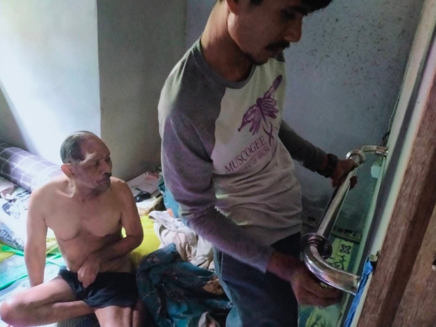 ติดตั้งราวจับให้ผู้สูงอายุ และคนพิการ เพื่ออำนวยความสะดวกในการดำรงชีวิตประจำวัน ปีงบประมาณ 2567 สนับสนุนโดย กองทุนฟื้นฟูสมรรถภาพจังหวัดสตูล